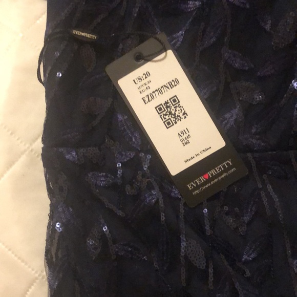 Mother-of-the-bride long navy lace dress. Size 20. With lace and sequins leaves - Picture 2 of 2